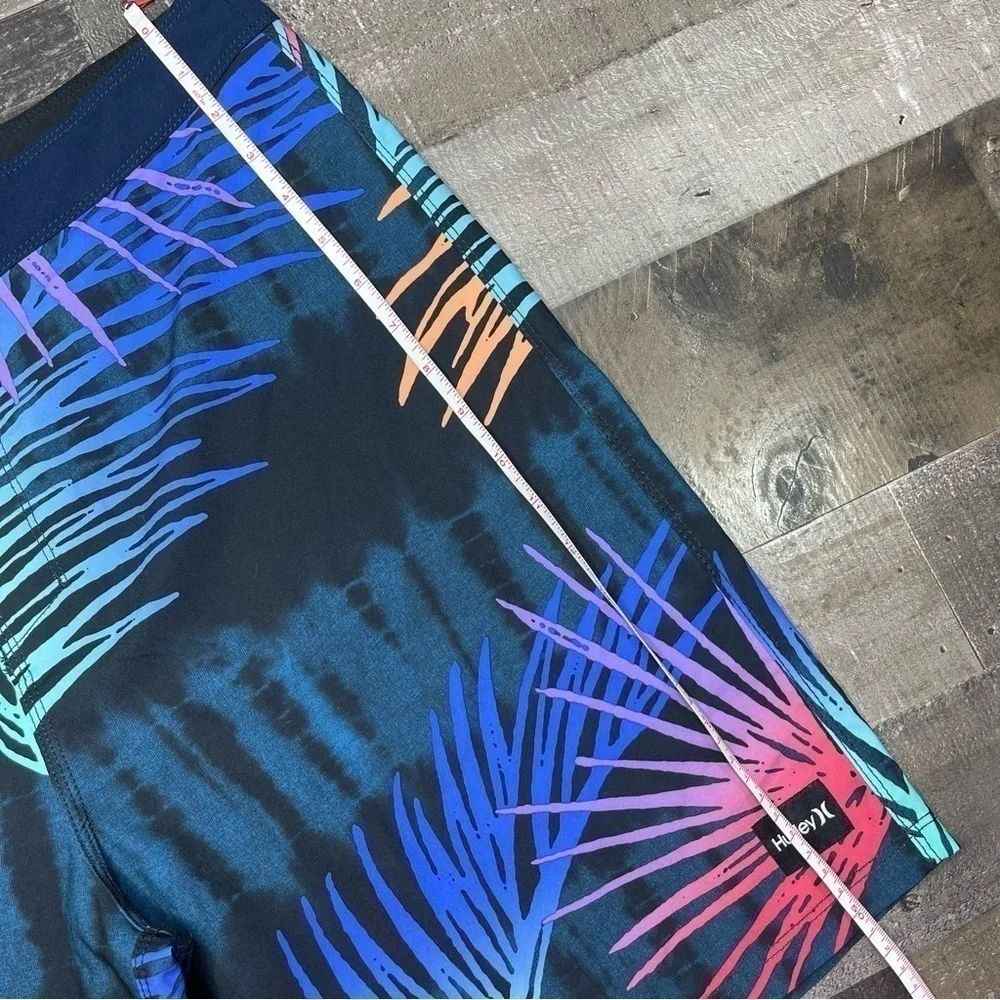 Hurley Men’s Bird Rock 17” Volley Board Shorts size 34